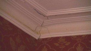 Cracked cornice