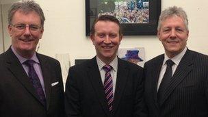 Nigel Lutton (centre) with Mike Nesbitt and Peter Robinson