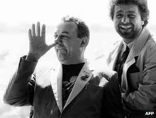 Beppe Grillo (right) with French actor Coluche at the Cannes film festival in 1985