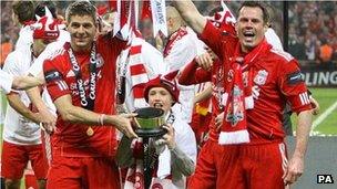 Liverpool celebrate Carling Cup win