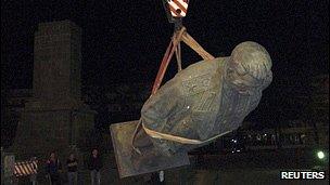 Removal of Stalin statue in Gori, June 2010