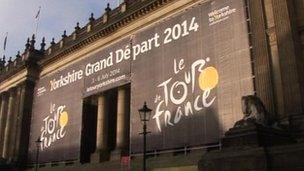 Tour de France sign at Leeds Town Hall