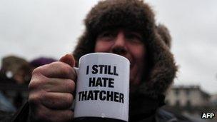 Man holds an 'I still hate Thatcher' mug