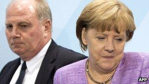 Uli Hoeness (l) with Chancellor Merkel in September 2012