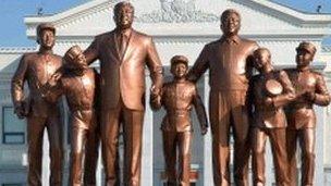 statues of North Korean leaders