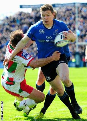 Brian O'Driscoll on the attack for Leinster against Biarritz