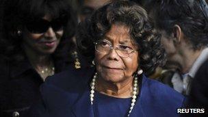 Katherine Jackson leaves court 29 November 2011