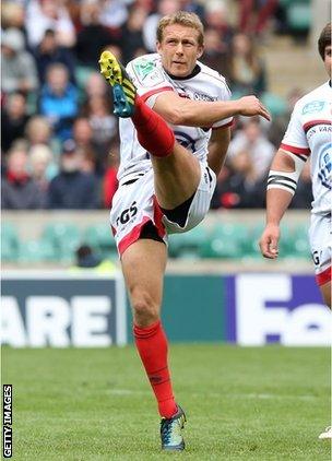 Jonny Wilkinson kicks for touch during Toulon's win over Saracens