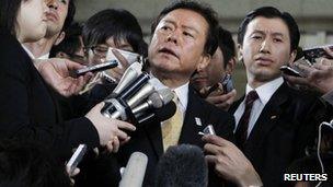 Tokyo Governor Naoki Inose (C) speaks to reporters in Tokyo on 30 April 2013