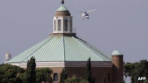 Helicopter transporting Emeritus Pope Benedict (2 May 2013)