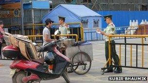 Chinese guards in Yunnan