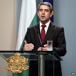 Bulgarian President Rosen Plevneliev addresses reporters in Sofia, 15 May