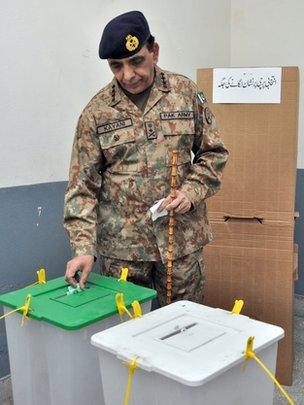 This handout photograph released by the Pakistan"s Inter Services Public Relations (ISPR) on May 11, 2013 shows Pakistan"s army chief General Ashfaq Kayani casting his vote at a polling station in Rawalpindi