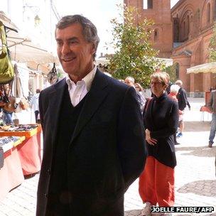 France's former Socialist Budget Minister Jerome Cahuzac walks in a market in Villeneuve-sur-Lot (11 May 2013)