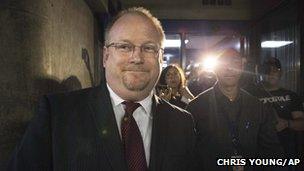 Mark Towhey leaving city hall in Toronto (23 May 2013)