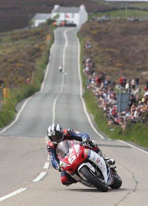 Michael Dunlop at Creg-ny-Baa during the Superstock race