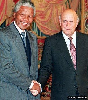 Nelson Mandela shakes hands with FW De Klerk