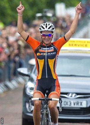 Lizzie Armitstead crosses the line in first place to become British Road Race champion