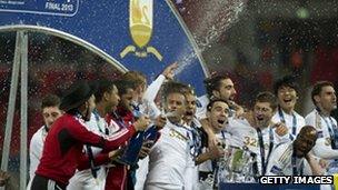 Swansea players celebrate winning Carling Cup Final 2013