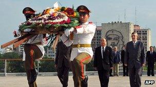 File photo: North Korean Foreign Minister Pak Ui Chun (second right), accompanied by Cuban Deputy Foreign Minister Marco Rodriguez (right), at a wreath-laying ceremony at the Jose Marti monument in the Revolution Square in Havana on 4 May 2009