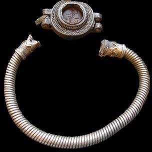 Roman bracelet