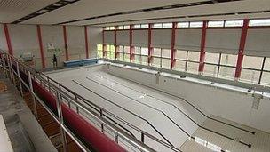 Empty swimming pool