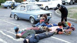 Police try to move Greenham Common protesters in 1983