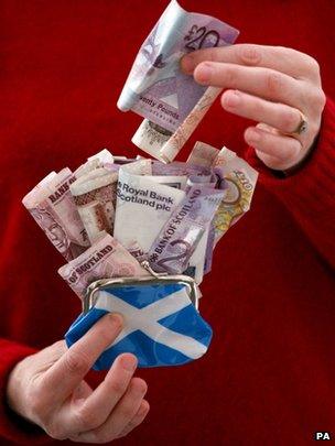 Money and Saltire purse