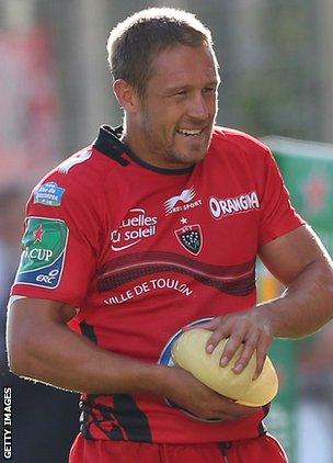 Toulon captain Jonny Wilkinson leaves the field injured