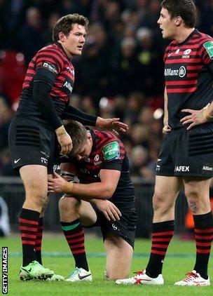 Farrell (centre) kneels is despair after his drop-goal to clinch victory fell short