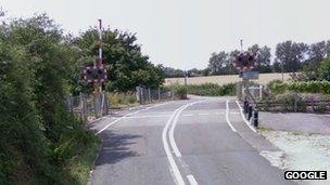 The crossing on Sandy Lane in Yarnton