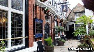 Ye Olde White Harte pub in Hull