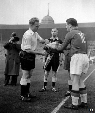 Captains Billy Wright and Ferenc Puskas