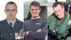 Luchd-adhair (bho chlì) Sqd Ldr Samuel Bailey, Flt Lt Hywel Poole agus Flt Lt Adam Sanders.