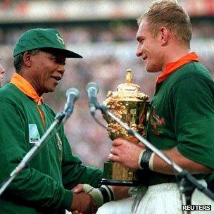 Nelson Mandela presents the rugby World Cup to Springbok captain Francois Pienaar in 1995