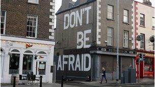 'Don't be afraid' graffiti on a Dublin wall