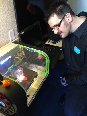 Chris Elsworthy and his 3D printer