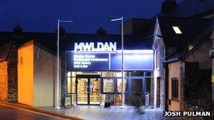 Theatr Mwldan