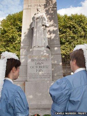 London Hospital nurses laying wreaths at Edith Cavell memorial in Trafalgar Square (pictures: Cavell Nursing Trust)