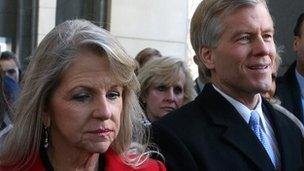 Robert and Maureen McDonnell outside a US courthouse on January 24, 2013