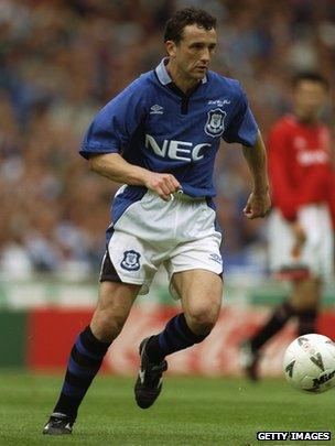 Barry Horne playing for Everton in the 1995 FA Cup Final