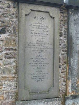 Tom Riddell's grave in Edinburgh