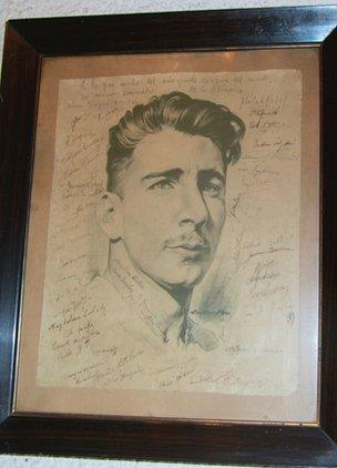 A line drawing of Alcides Ghiggia as a 24-year-old, signed by all the members of the Uruguayan squad