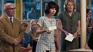 Bob Hoskins, Sally Hawkins and Geraldine James in Made in Dagenham