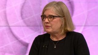 Leaked emails reveal child gender service concerns - BBC News