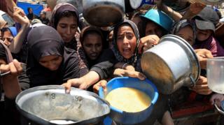 Almost a third of people in Gaza not eating for days, UN food programme warns