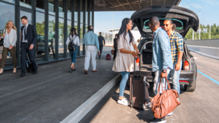 Busiest UK airports raise kiss-and-fly fees, says RAC