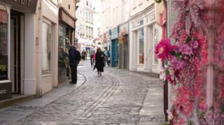 Guernsey's inflation rate slows to 3.9% - States