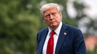 Trump to visit Fed as pressure on Powell mounts