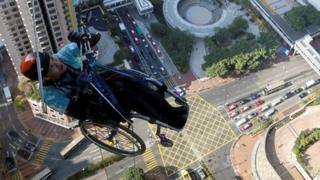 Lai Chi-Wai climbs a skyscraper